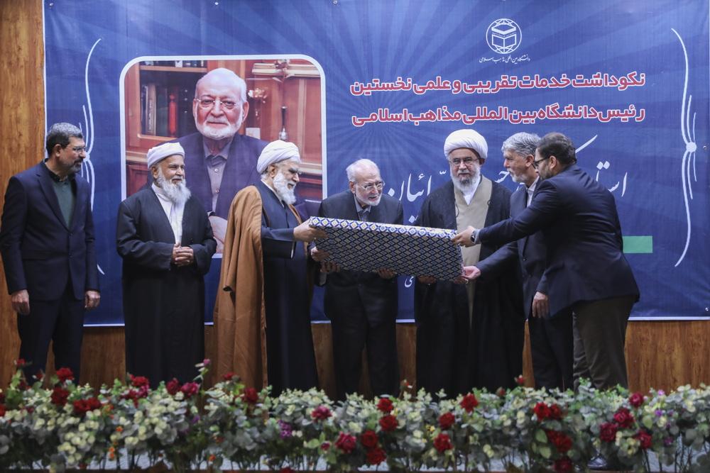 تقرير مصور | تكريم الدكتور محمد حسن تبرائيان بحضور الأمين العام للمجمع العالمي لأهل البيت (ع)