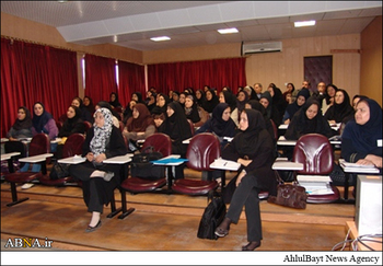 شرکت کننده انگلیسی در پنجمین اجلاس: زنان مسلمان باید جایگاه خود را در جامعه بیابند