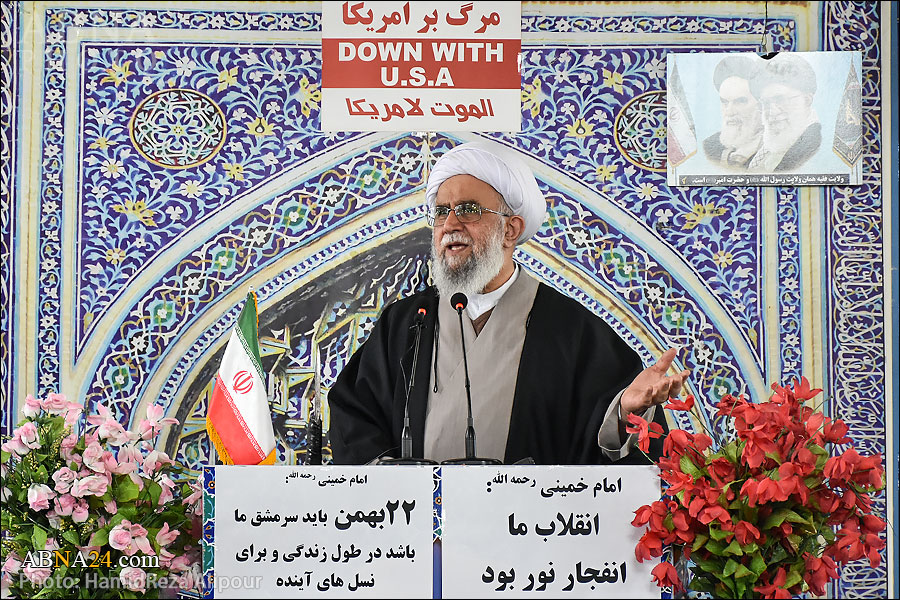 آية الله رمضاني: إن أدب الثورة الإسلامية الإيرانية أدب المقاومة في الساحة الدولية