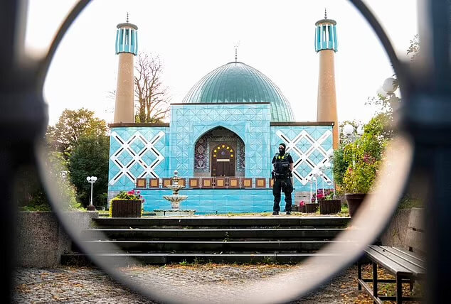بيان هام للمجمع العالمي لأهل البيت (ع) حول إغلاق المراكز الإسلامية في هامبورغ وبرلين وفرانكفورت